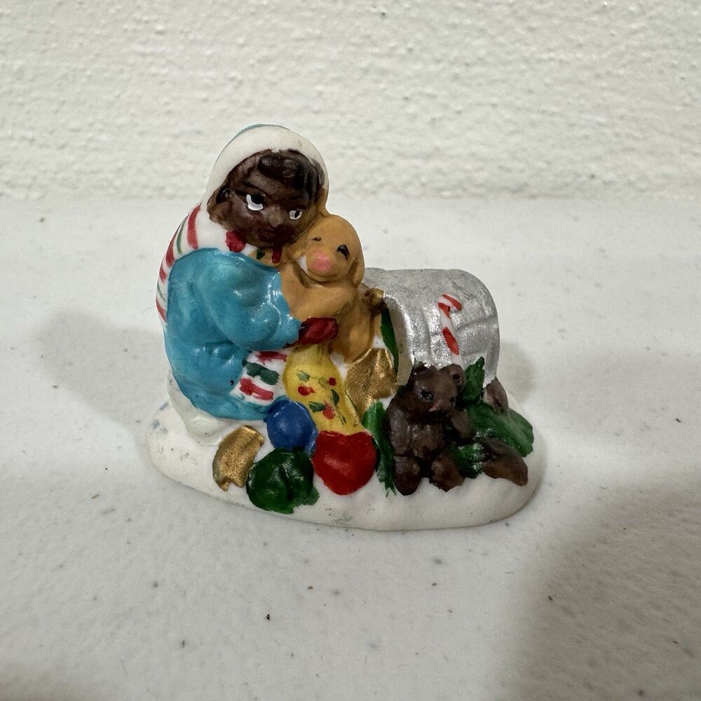 Dickens Collectables Christmas Winter Figurine Mother Child Dog Bear Snow Scene